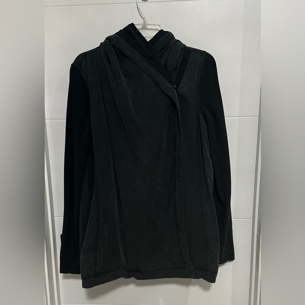 Lululemon: Women’s Blissed Out Wrap- Size 10